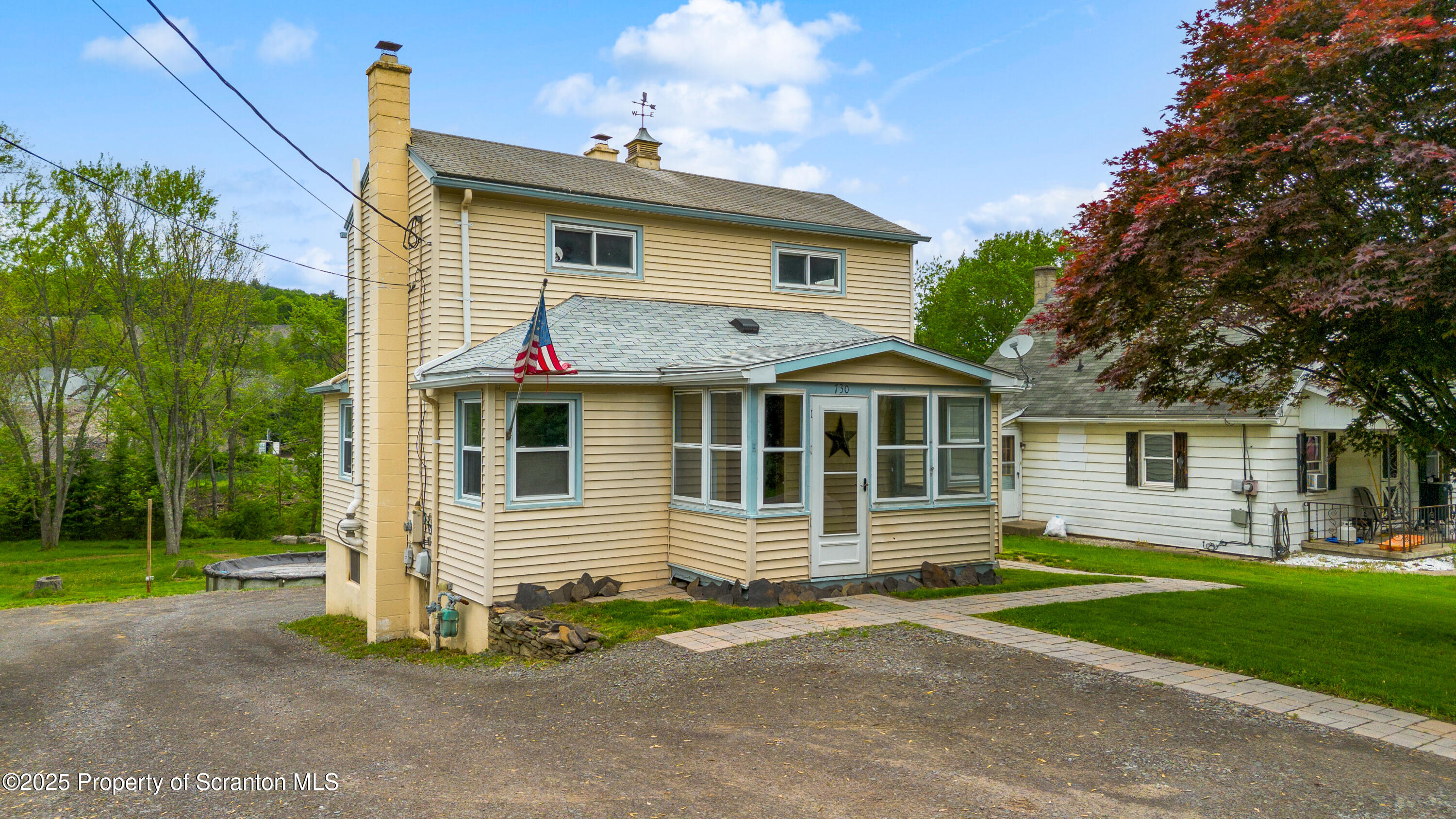 a view of a house with a yard