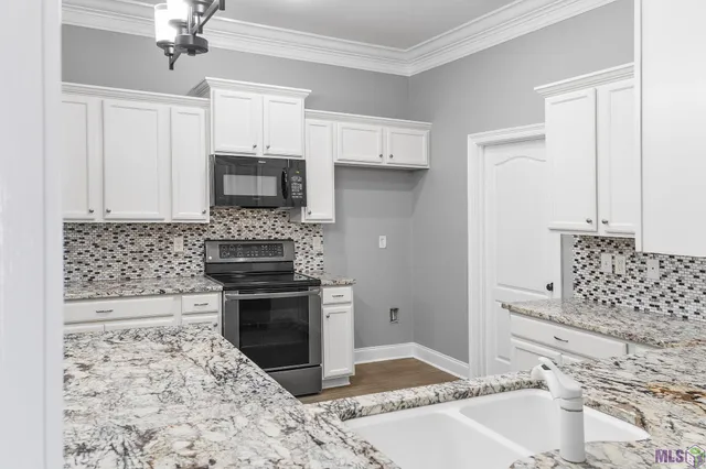 $235,000 | 308 Hill Ridge Drive, Youngsville, LA 70592