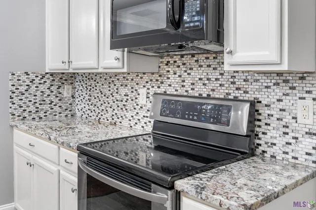 $235,000 | 308 Hill Ridge Drive, Youngsville, LA 70592