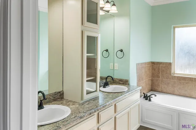 $235,000 | 308 Hill Ridge Drive, Youngsville, LA 70592