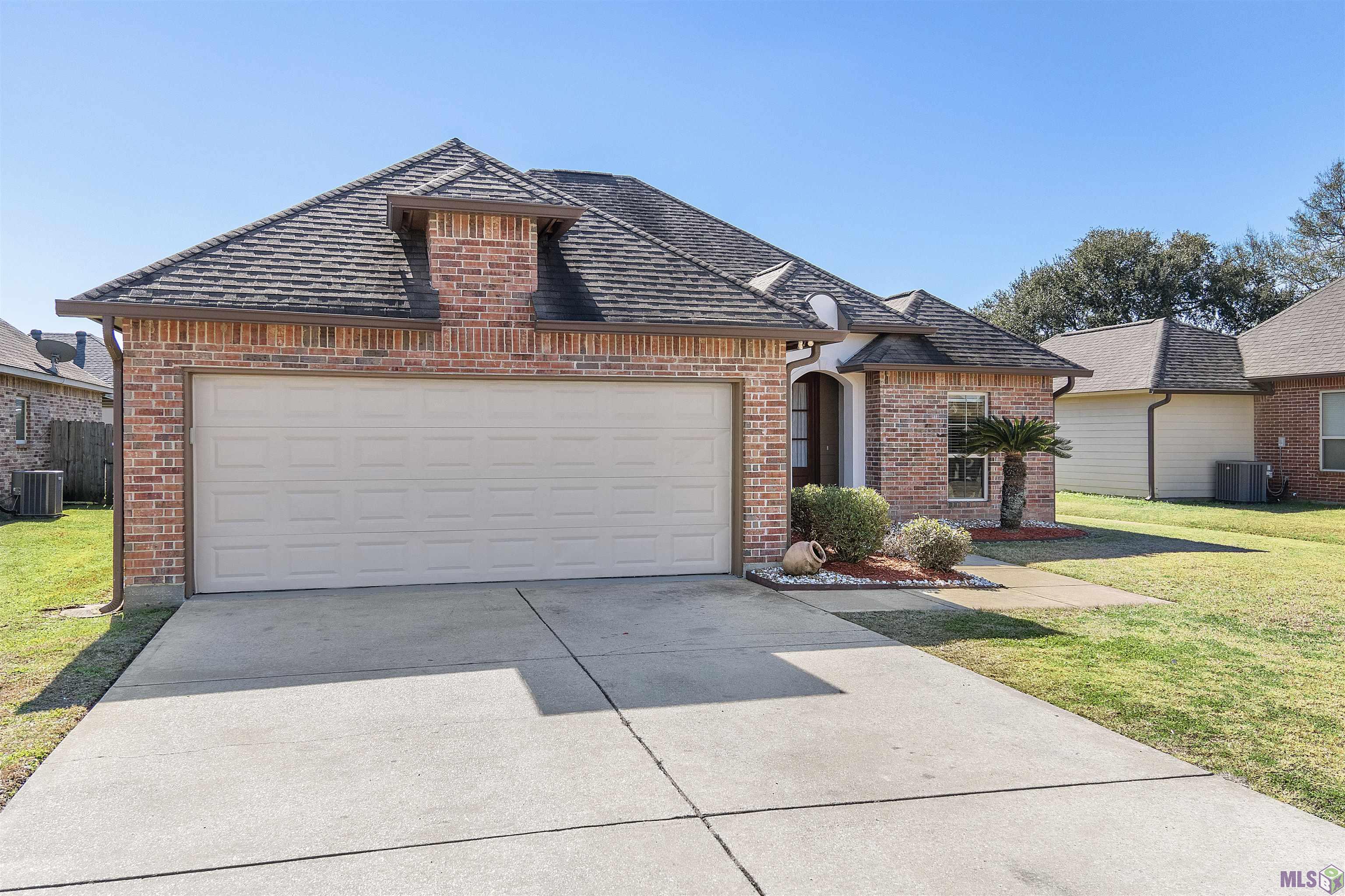 308 Hill Ridge Drive Youngsville, LA 70592 - Photo 3 of 32