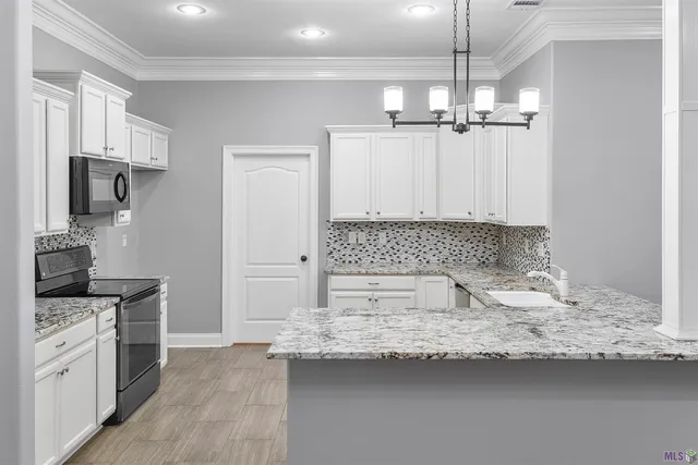 $235,000 | 308 Hill Ridge Drive, Youngsville, LA 70592