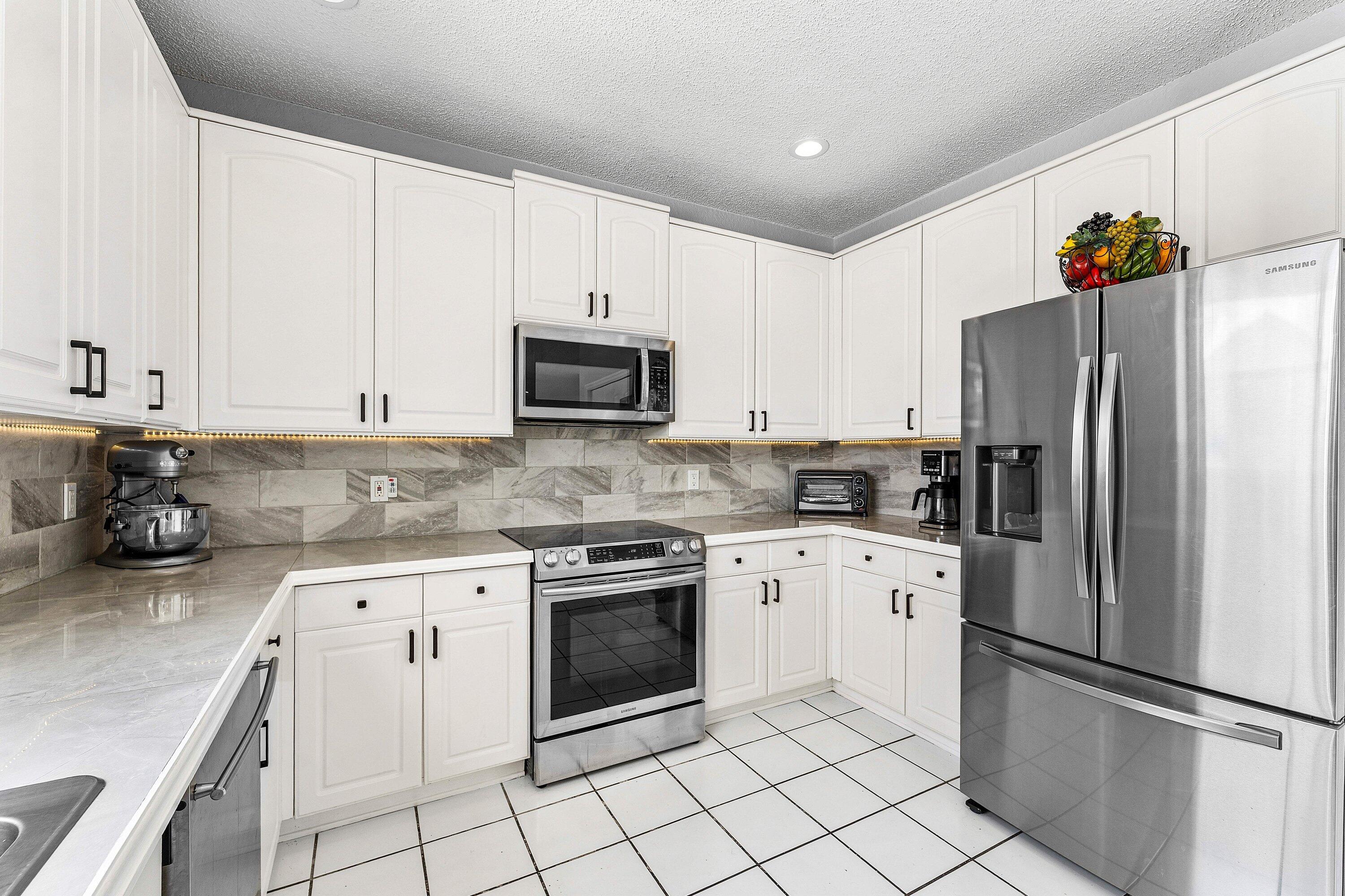 18250 Blue Lake Way Boca Raton, FL 33498 - Photo 17 of 50 Kitchen