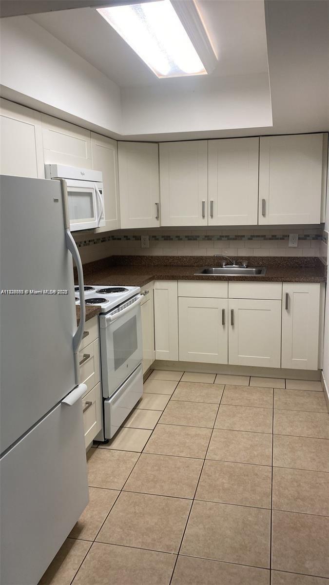 200 Northeast 45th Street, Unit 202 Oakland Park, FL 33334 - Photo 2 of 6