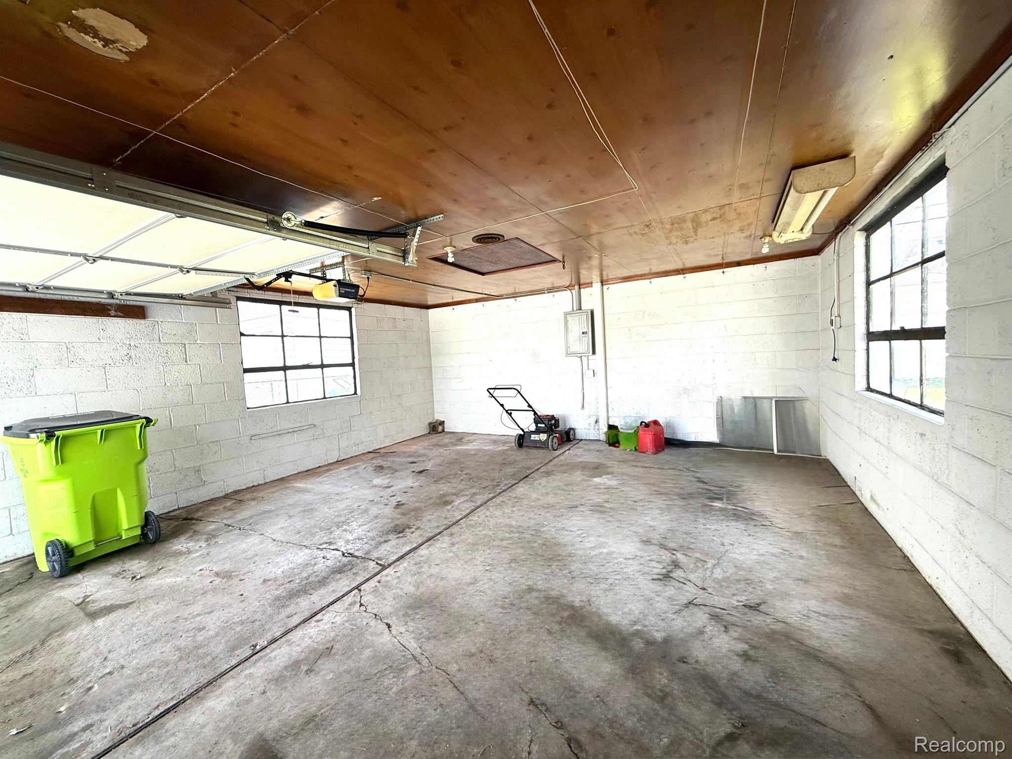 17836 12 Mile Road Roseville, MI 48066 - Photo 17 of 22 Attached large garage