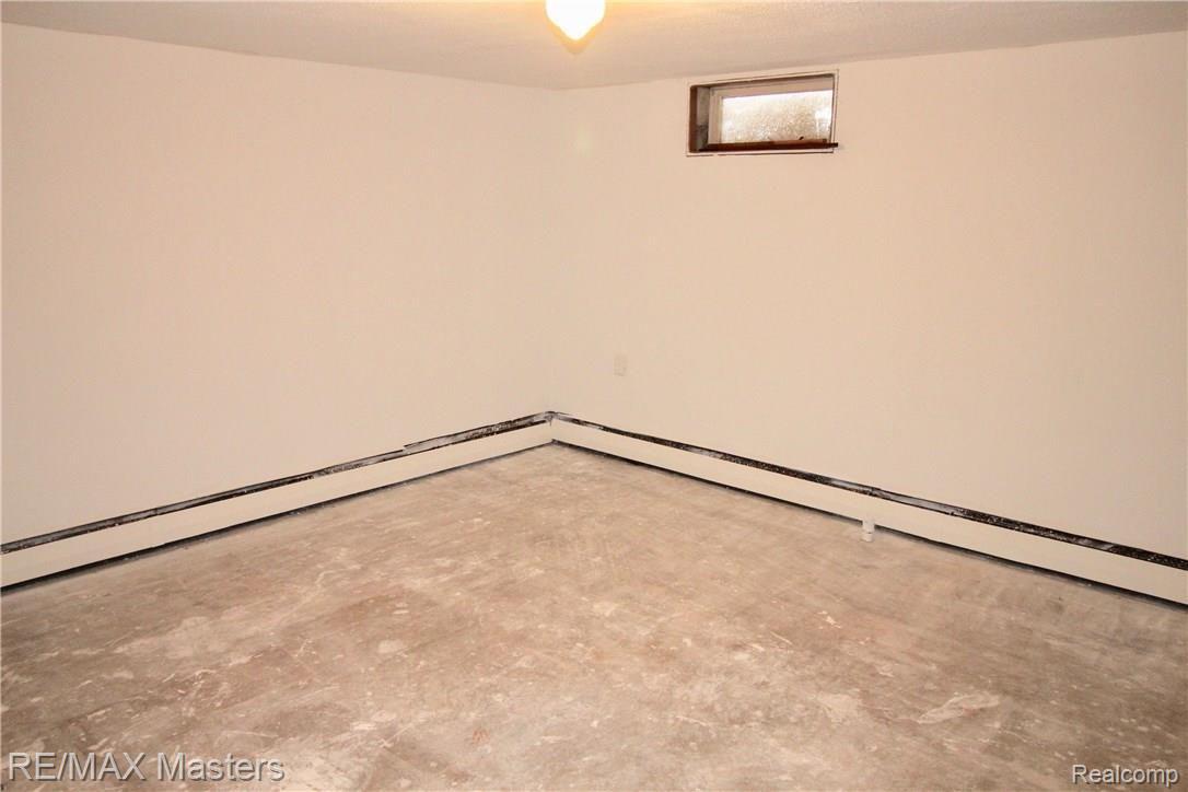 2070 North Raisinville Road Monroe, MI 48162 - Photo 18 of 25 EXTRA ROOM IN THE BASEMENT!