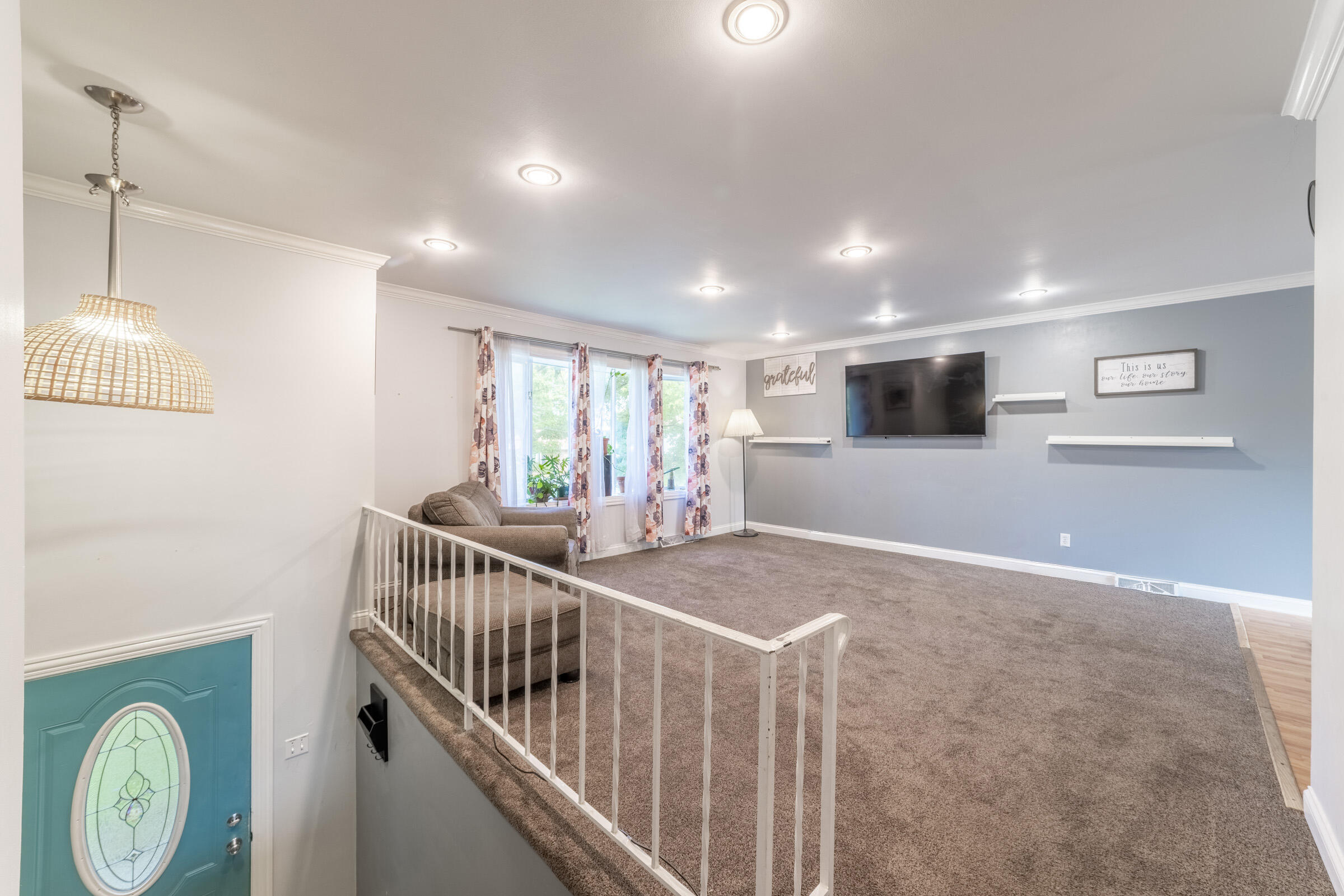 6331 Broughton Avenue Portage, IN 46368 - Photo 9 of 51 a view of livingroom with furniture