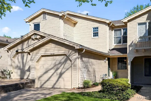 $219,900 | 3034 Autumn Lakes Court, Maryland Heights, MO 63043