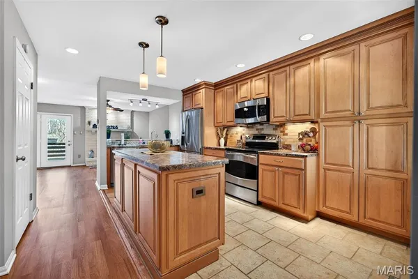 $219,900 | 3034 Autumn Lakes Court, Maryland Heights, MO 63043