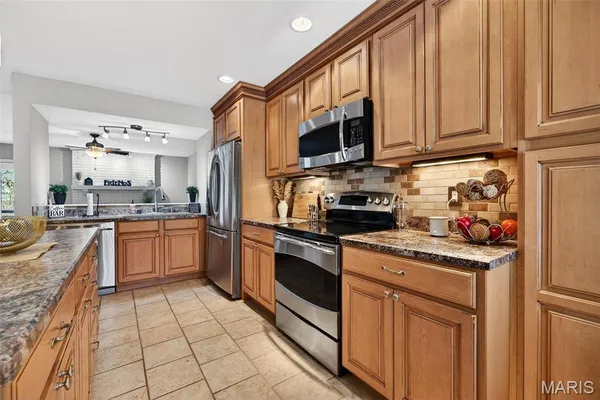 $219,900 | 3034 Autumn Lakes Court, Maryland Heights, MO 63043