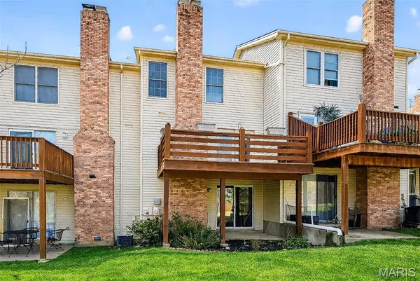 $219,900 | 3034 Autumn Lakes Court, Maryland Heights, MO 63043