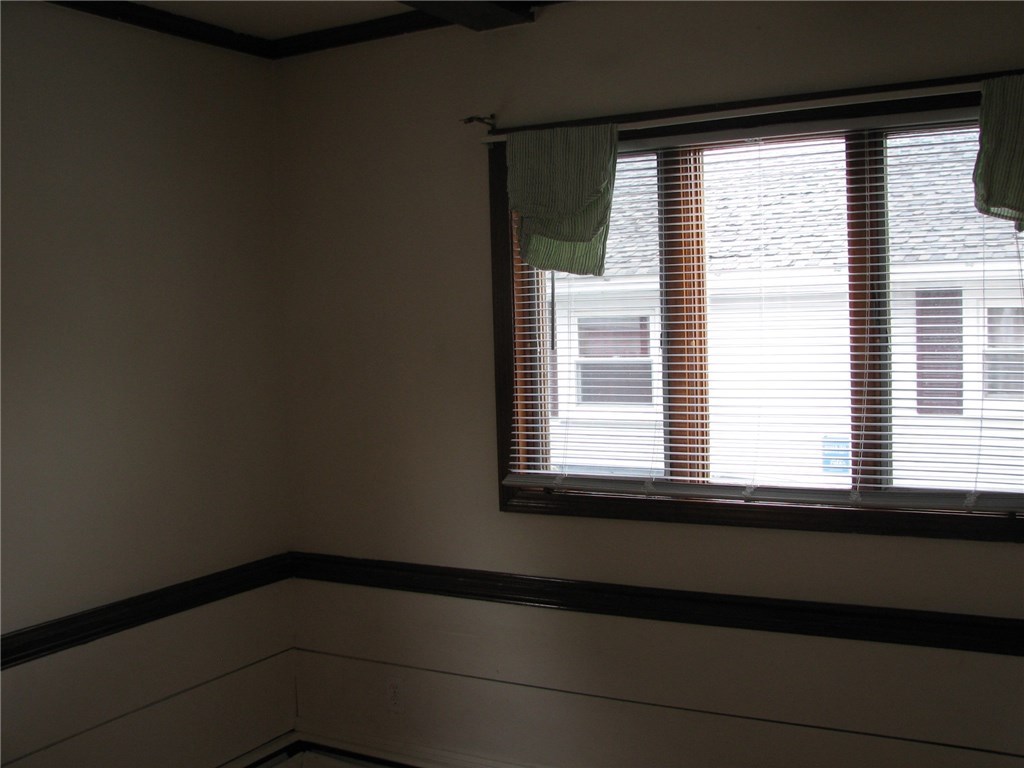 24 Monroe Street Pawtucket, RI 02861 - Photo 15 of 20 2ND FL LIVING