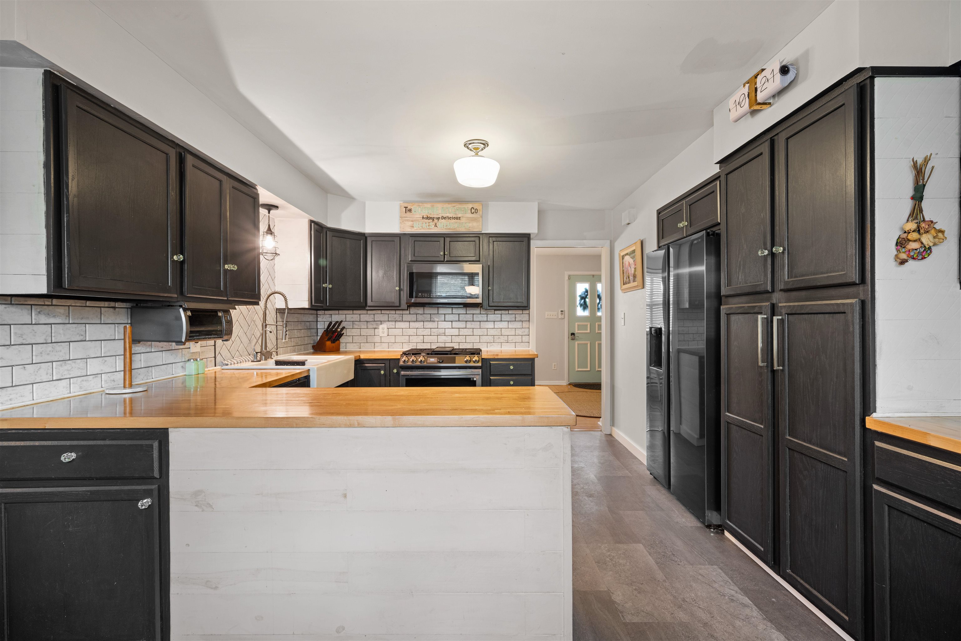 331 Holly Lane Erma, NJ 08204 - Photo 28 of 42 a kitchen with a refrigerator a sink and dishwasher