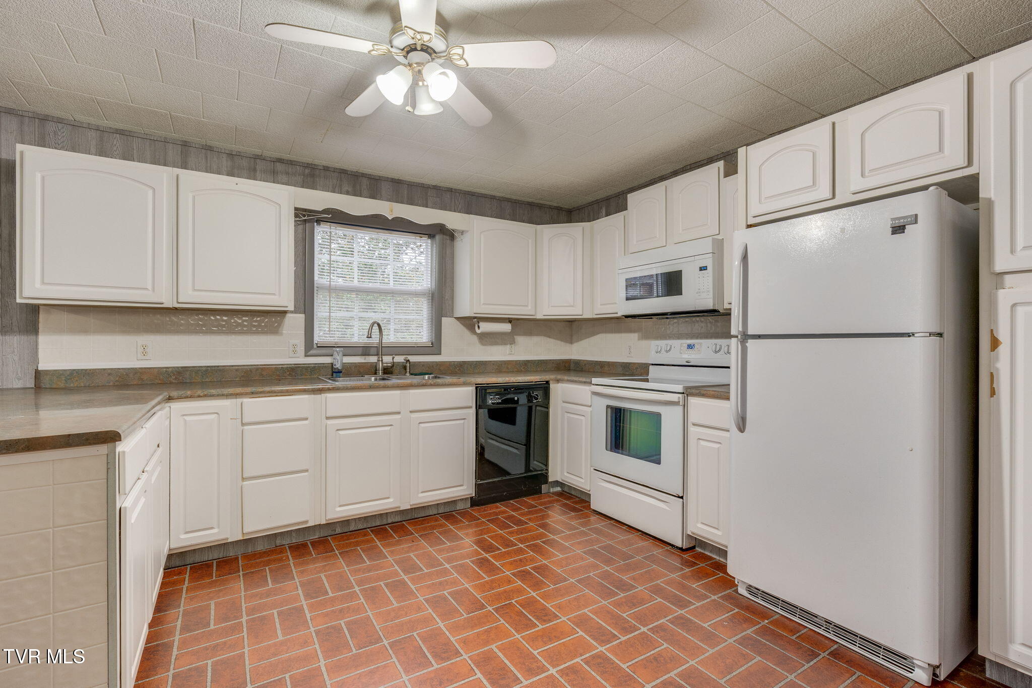 119 Evergreen Road Jonesborough, TN 37659 - Photo 10 of 25 010