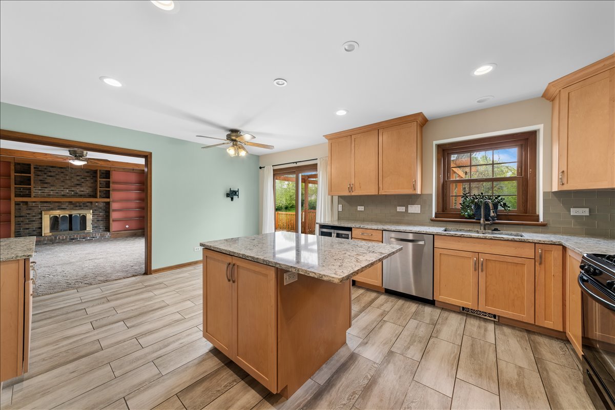 1335 Gaslight Drive Algonquin, IL 60102 - Photo 3 of 20