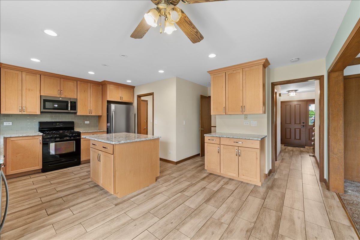 1335 Gaslight Drive Algonquin, IL 60102 - Photo 5 of 20