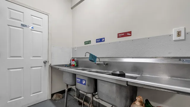 $500,000 | 13257 South Baltimore Avenue, Chicago, IL 60633