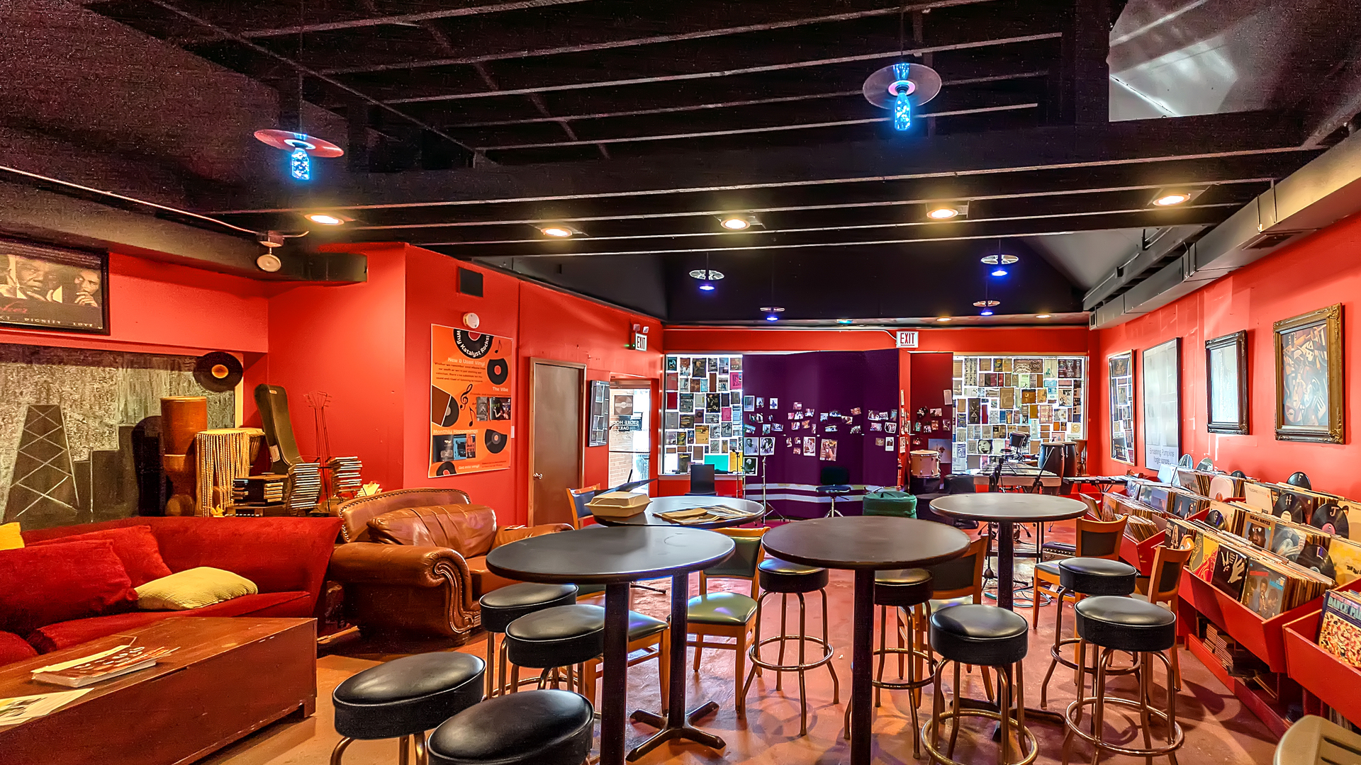 13257 South Baltimore Avenue Chicago, IL 60633 - Photo 3 of 32 a view of a chairs and table in a patio