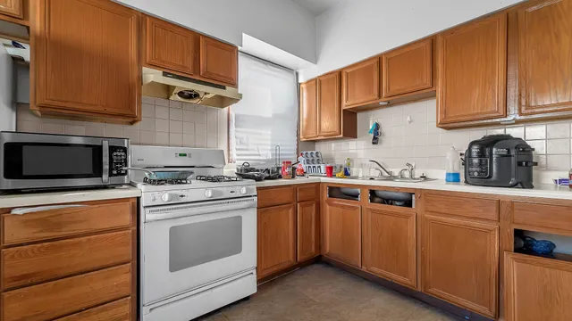 $500,000 | 13257 South Baltimore Avenue, Chicago, IL 60633