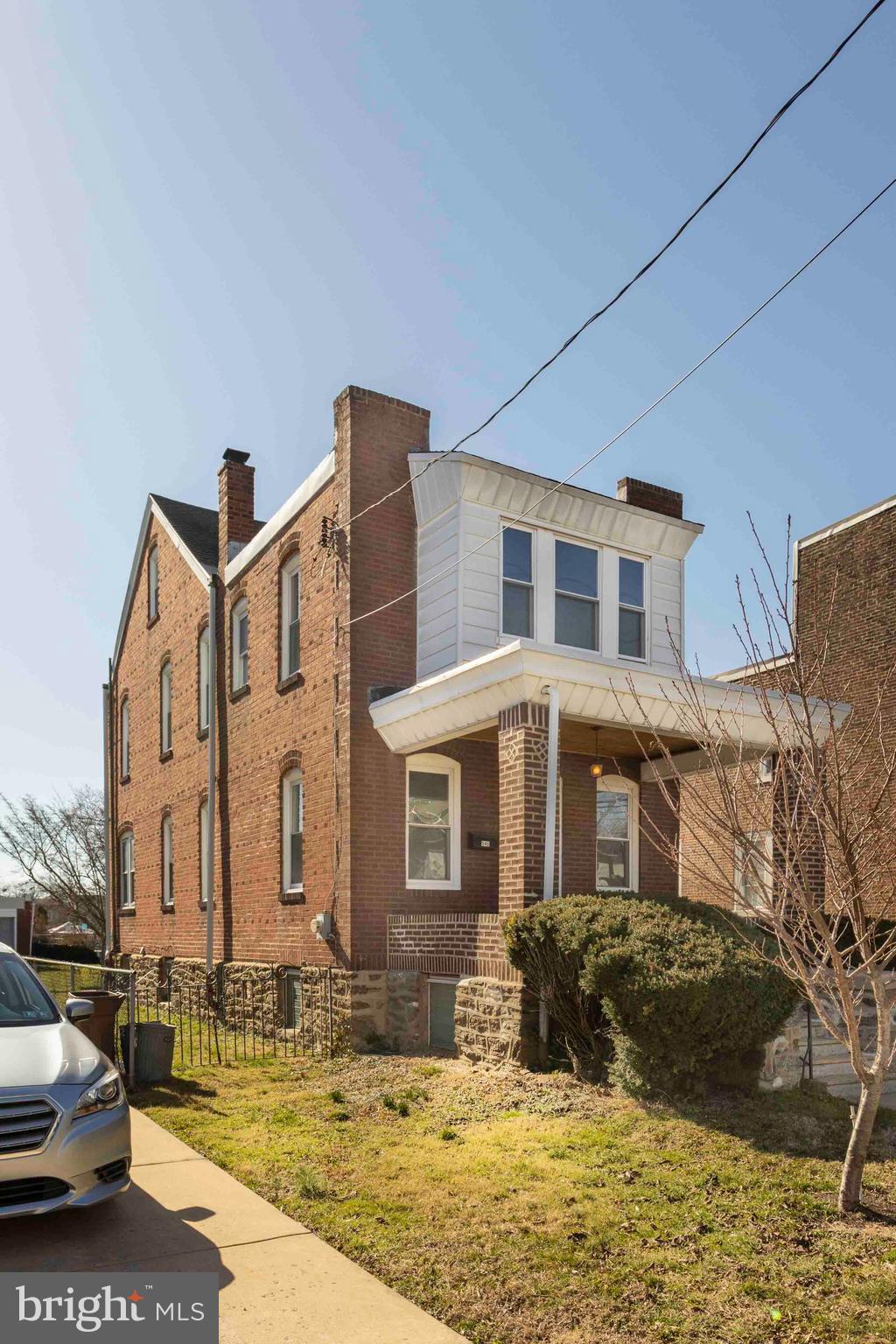 546 Hellerman Street Philadelphia, PA 19111 - Photo 2 of 33