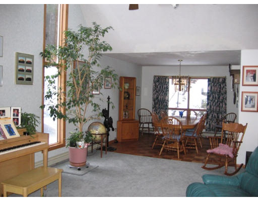20 Deerfield Road Shrewsbury, MA 01545 - Photo 4 of 19 Gallery Image 4