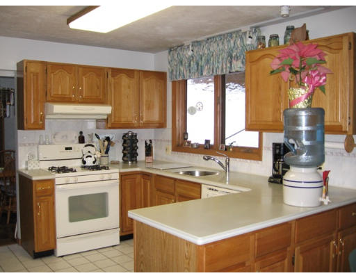 20 Deerfield Road Shrewsbury, MA 01545 - Photo 5 of 19 Gallery Image 5