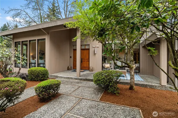 a view of a house with a backyard