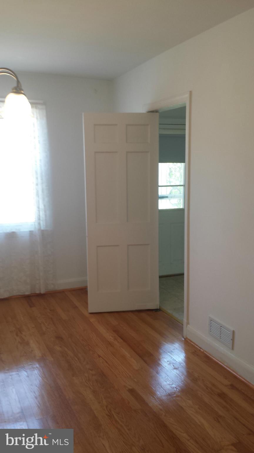 4632 Coleherne Road Baltimore, MD 21229 - Photo 5 of 18 Dining Room