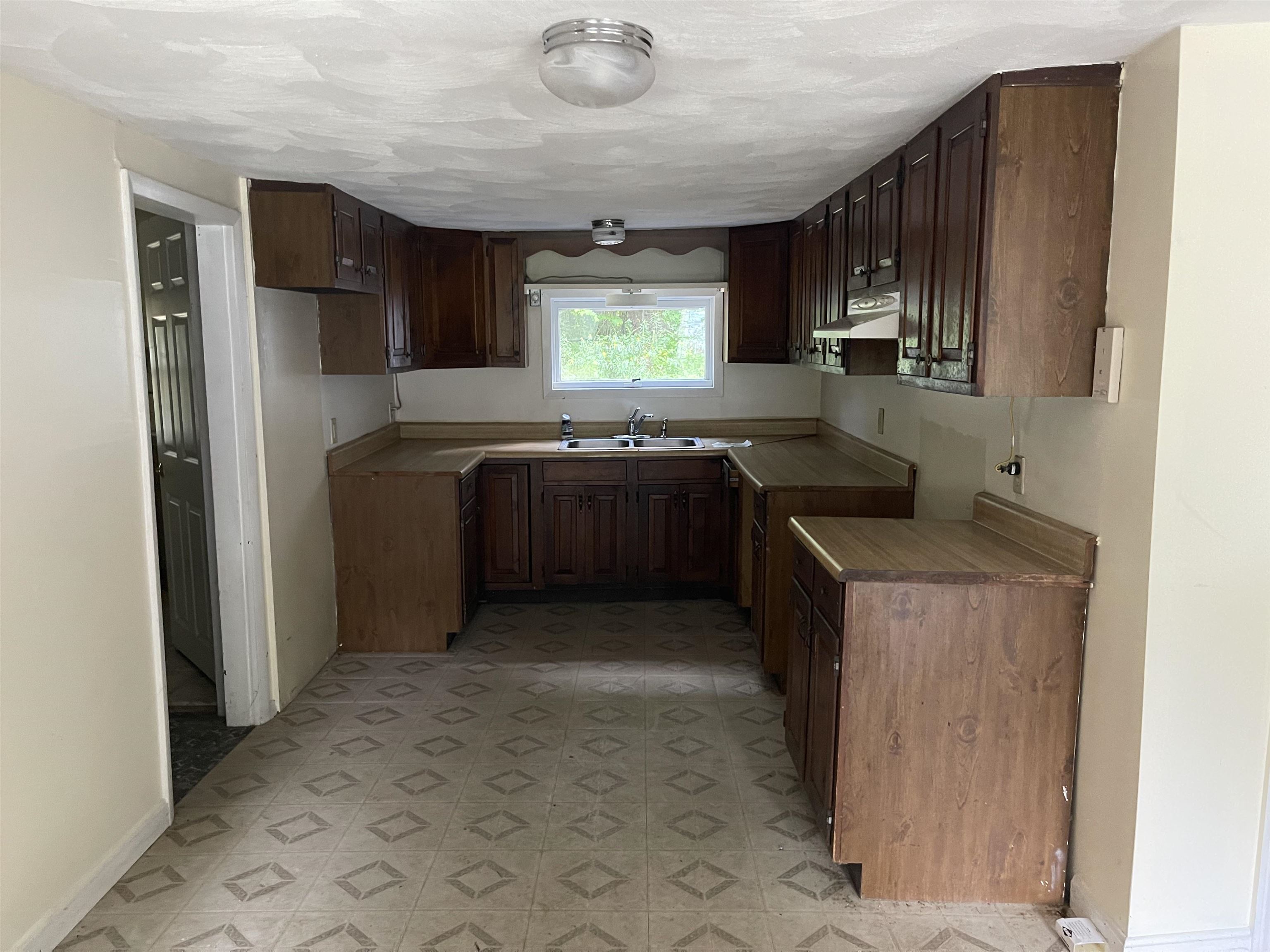 71 Old Goshen Road Newport, NH 03773 - Photo 3 of 32 Gallery Image 3