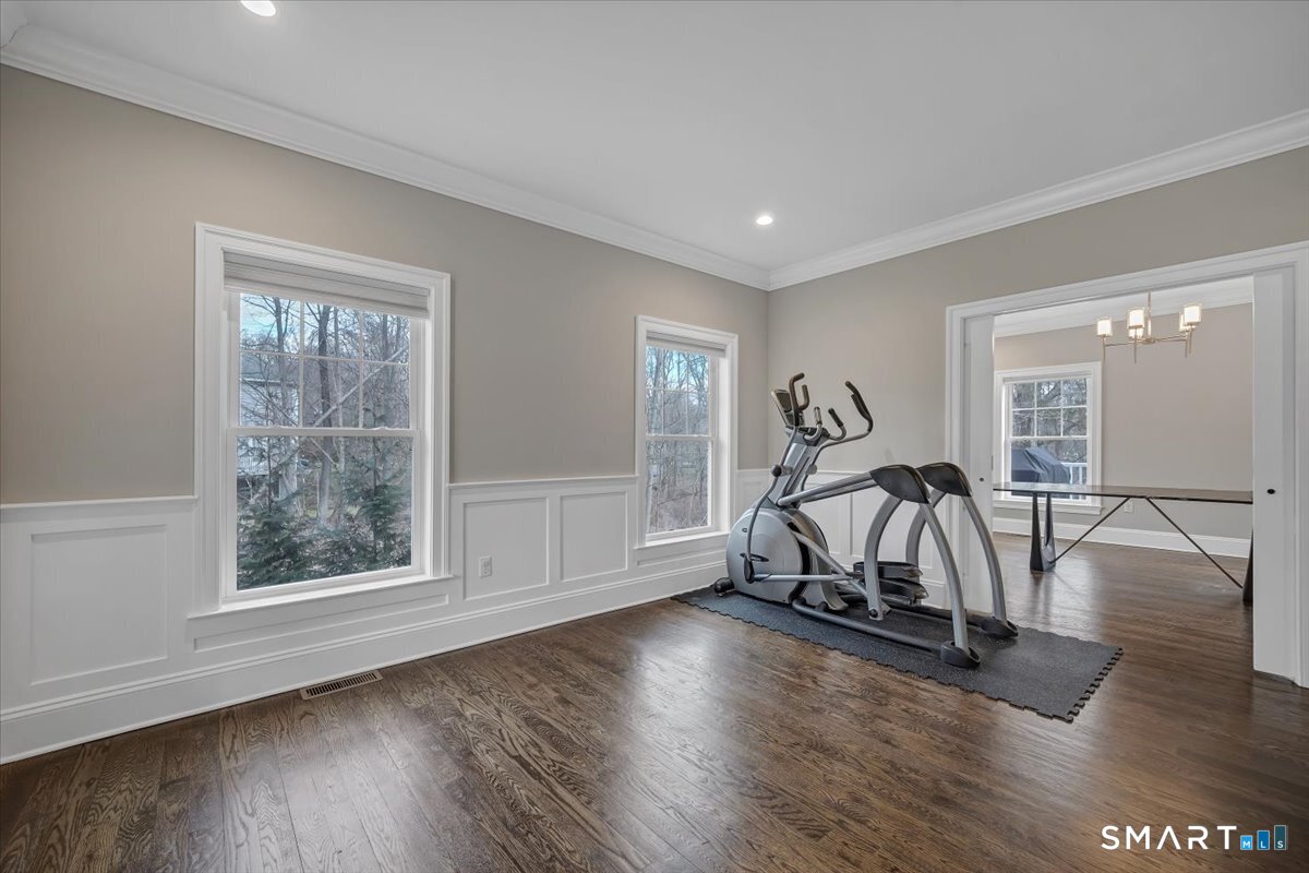 1049 Stillwater Road Stamford, CT 06902 - Photo 10 of 32