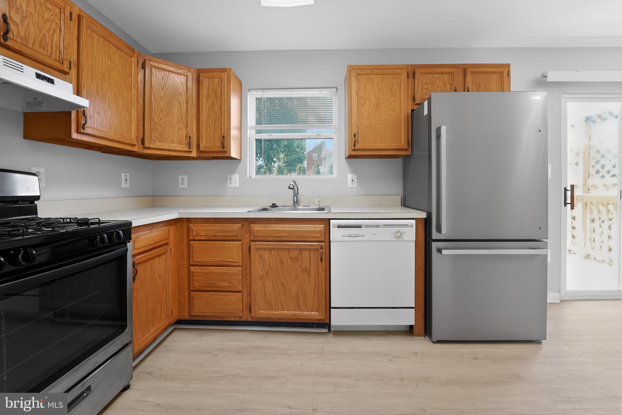 4630 Warren Tree Way Baltimore, MD 21229 - Photo 5 of 29