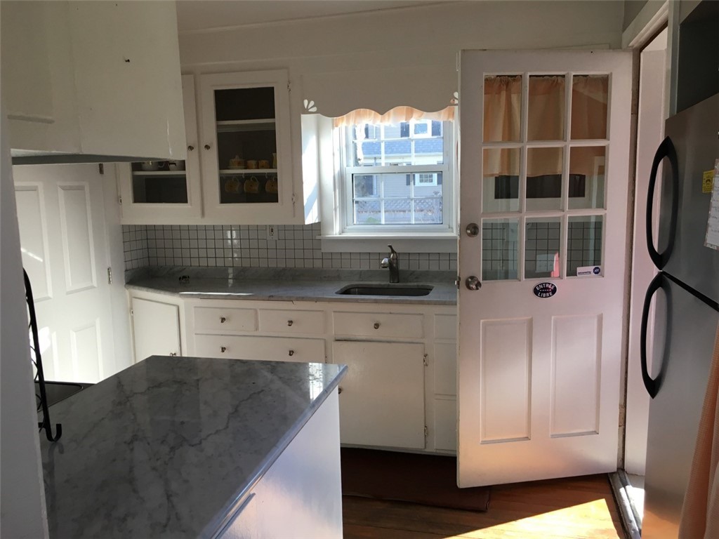 124 Beach Road Bristol, RI 02809 - Photo 10 of 21