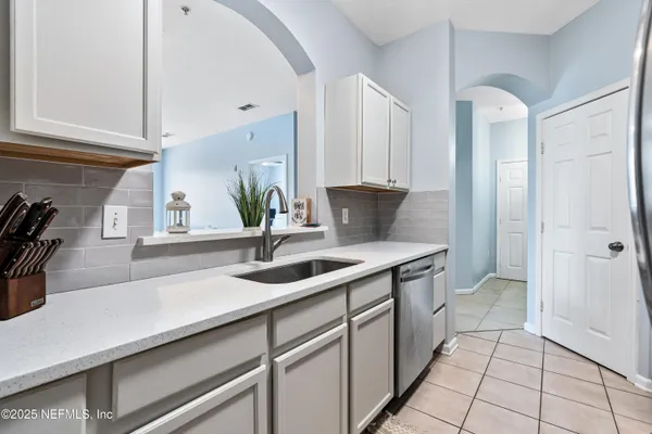 $169,900 | 10550 Baymeadows Road, Unit 507, Jacksonville, FL 32256