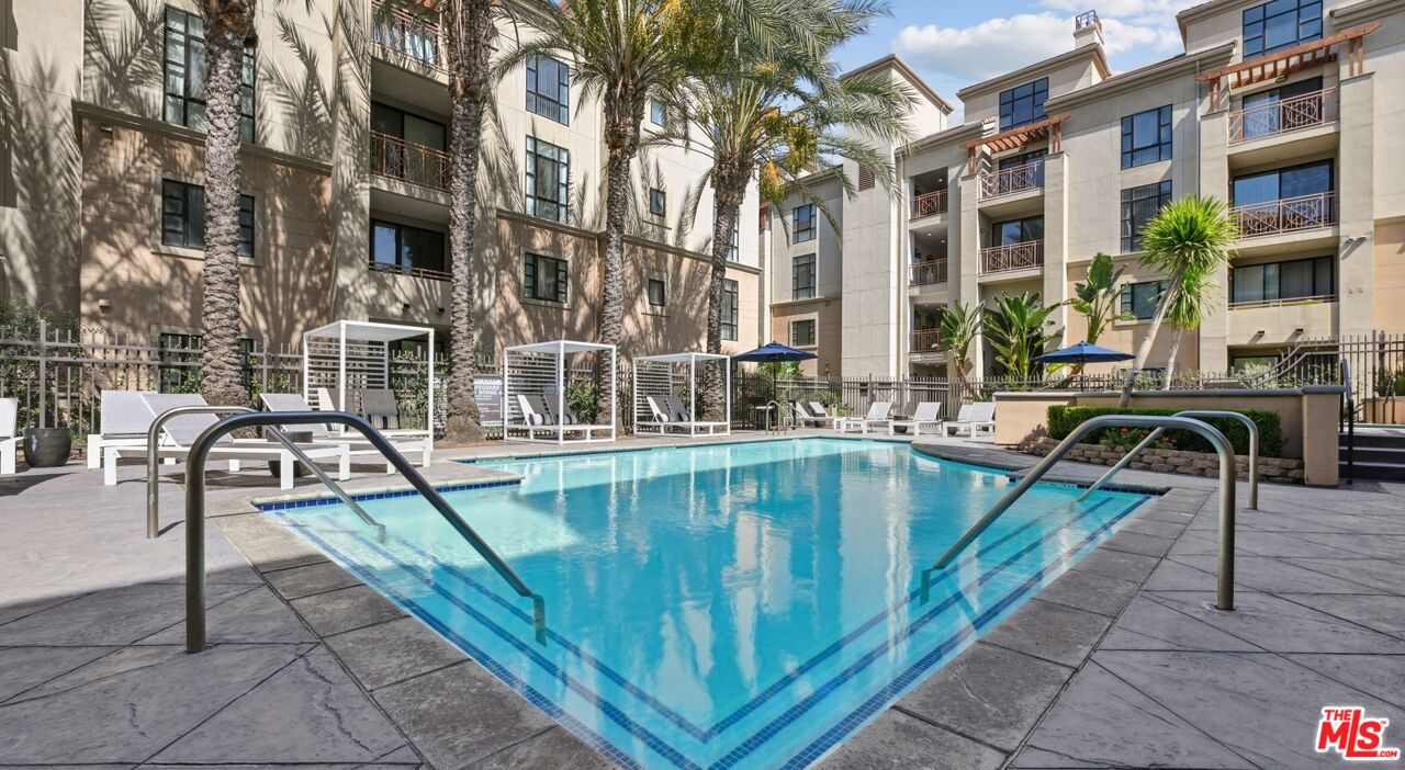 290 North Hudson Avenue, Unit 102W Pasadena, CA 91101 - Photo 21 of 21 a view of a patio with swimming pool