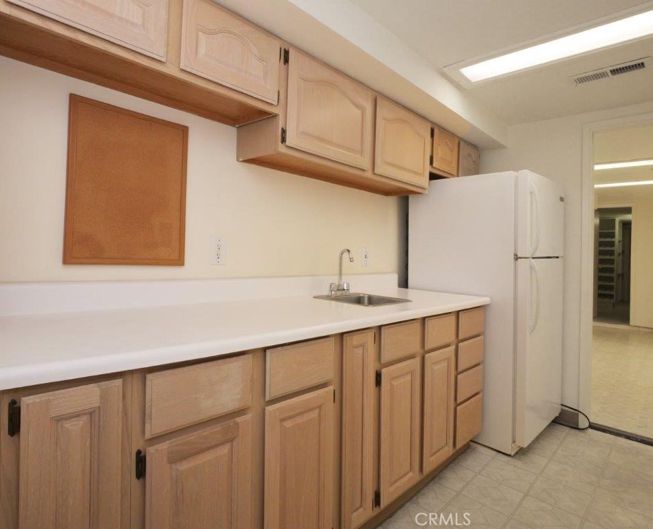 1 Yellow Brick Road Rancho Palos Verdes, CA 90275 - Photo 47 of 67 Kitchenette off Guest Suite
