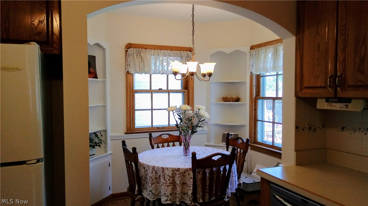 4181 Bushnell Road University Heights, OH 44118 - Photo 11 of 22 Charming eating area with great light, built-ins and plenty of room to eat.