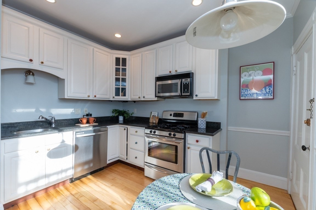 46 Eustis Street, Unit 4 Cambridge, MA 02140 - Photo 5 of 31