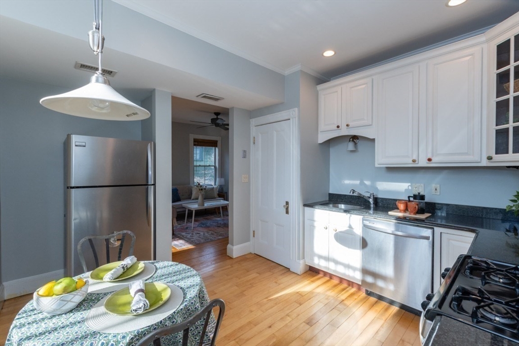 46 Eustis Street, Unit 4 Cambridge, MA 02140 - Photo 6 of 31