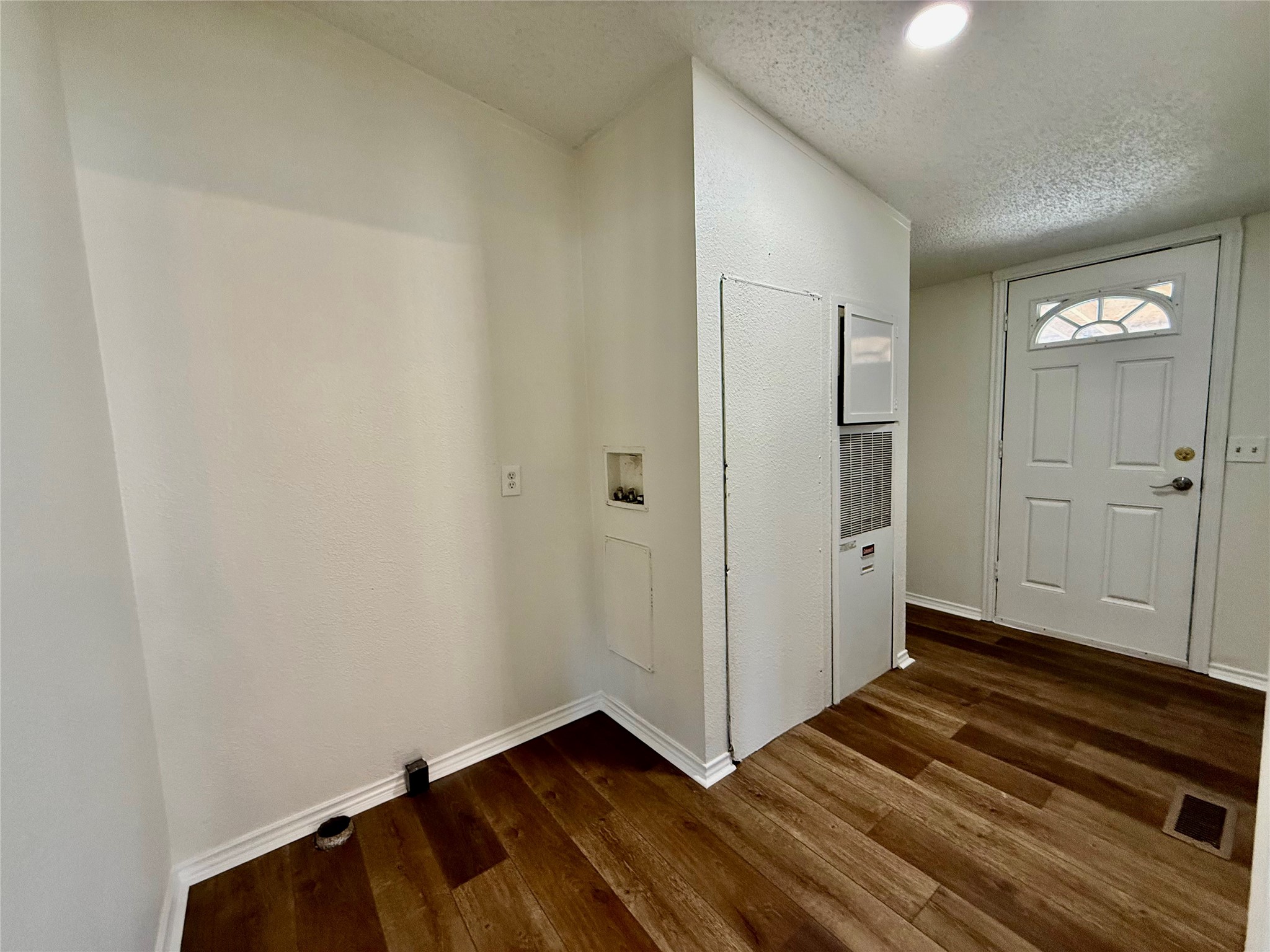 21614 County Road 3747 Splendora, TX 77372 - Photo 24 of 32 Utility room