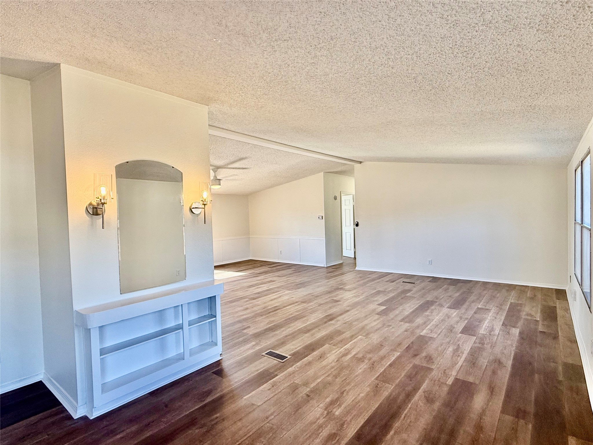 21614 County Road 3747 Splendora, TX 77372 - Photo 4 of 32 Large sitting area and/or dining area