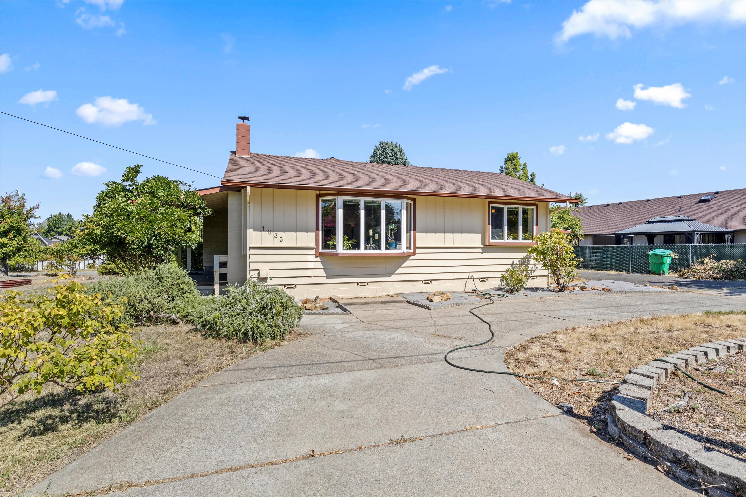 1635 Leonard Road Grants Pass, OR 97527 - Photo 8 of 37 08-IMG_0468