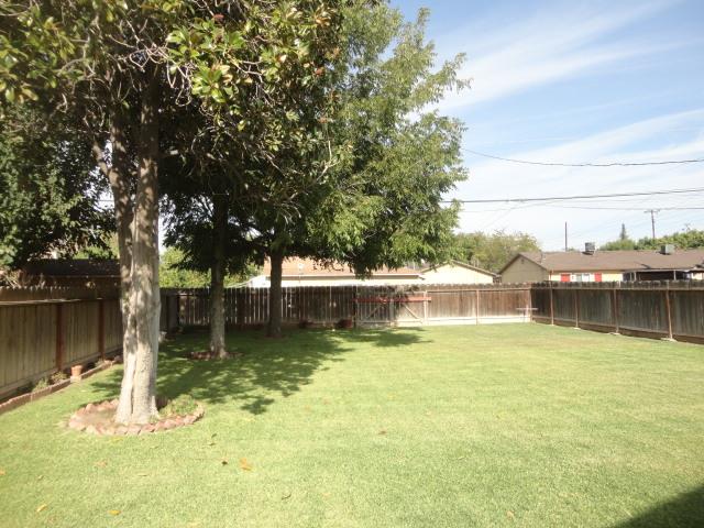 521 W West 9th Street Merced, CA 95341 - Photo 19 of 21 a swimming pool with outdoor seating and yard