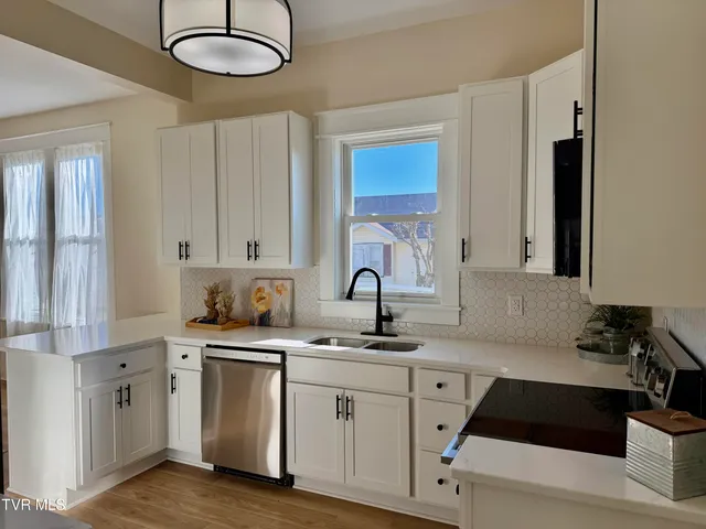 $334,850 | 908 Weaver Pike, Bristol, TN 37620