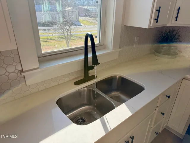 $334,850 | 908 Weaver Pike, Bristol, TN 37620