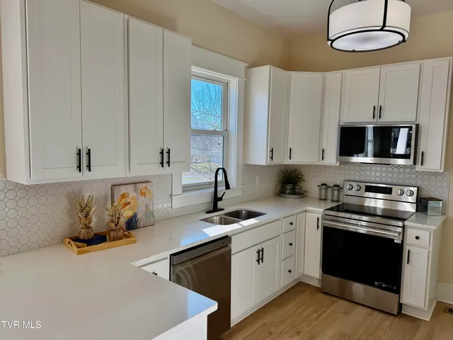 $334,850 | 908 Weaver Pike, Bristol, TN 37620