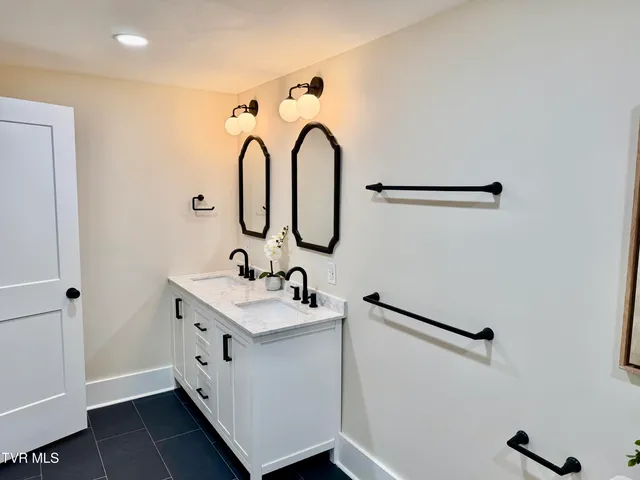 $334,850 | 908 Weaver Pike, Bristol, TN 37620