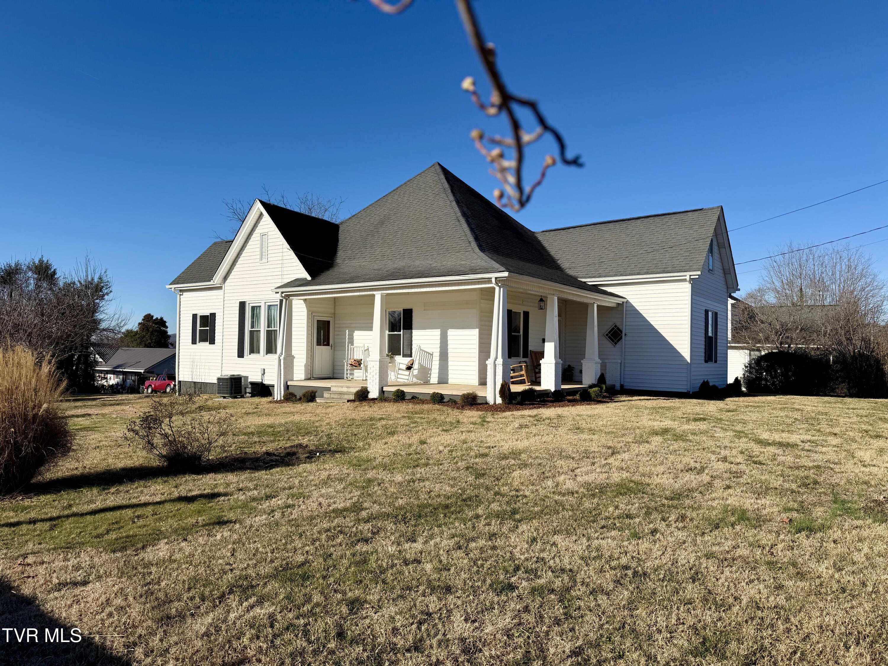 908 Weaver Pike Bristol, TN 37620 - Photo 5 of 38 IMG_0723