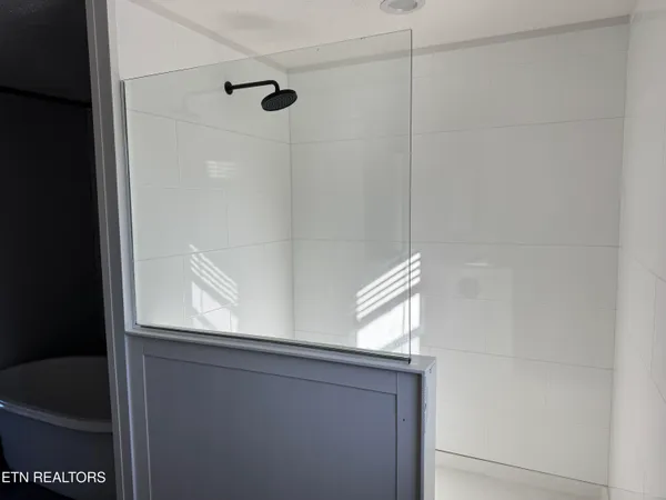 $289,900 | 150 B & B Drive, Speedwell, TN 37870