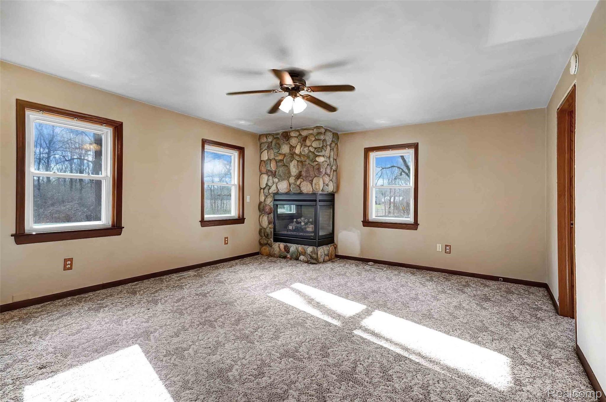 5190 West Coon Lake Road Howell, MI 48843 - Photo 9 of 34 DSC07836.jpg