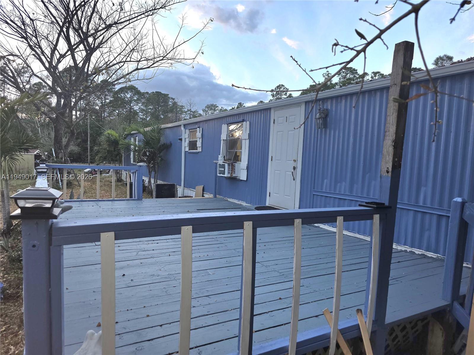 575 Vero Avenue Clewiston, FL 33440 - Photo 12 of 32 a view of a house with a wooden fence